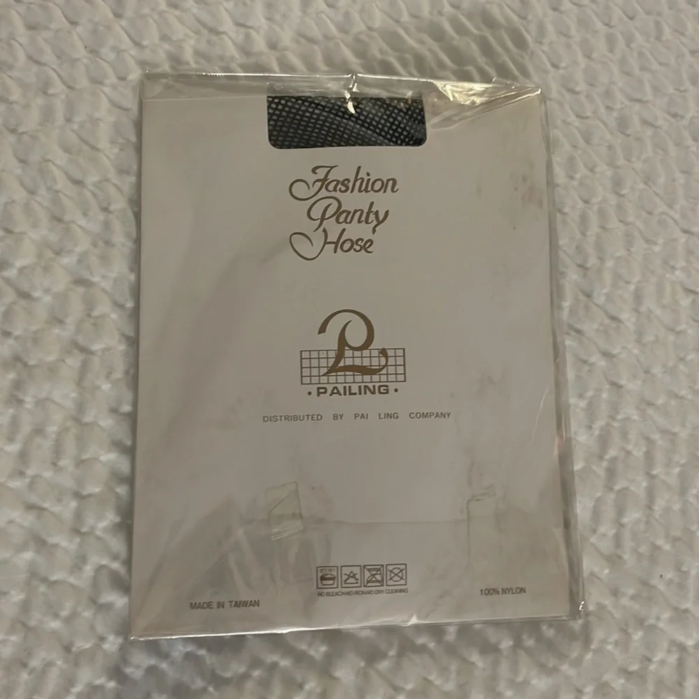 VNTG Galleria by Pailing Co Fishnet Fashion Pantyhose OS Pattern 9001 Deadstock